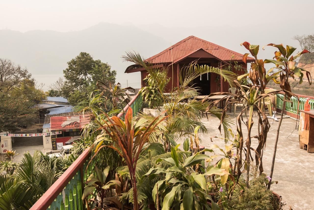 Lake Boutique Hotel Pokhara Esterno foto